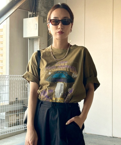 RODEO CROWNS WIDE BOWL（ロデオクラウンズワイドボウル）の「LC SPEACE Tシャツ（Tシャツ/カットソー・レディース・ライトベージュ/カーキ/ブラック・FREE）」の3枚目の写真