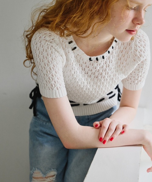 idem（イデム）の「hand stitch tops/半袖ニット（ニット/セーター・レディース・ブラック/ホワイト・FREE）」の2枚目の写真