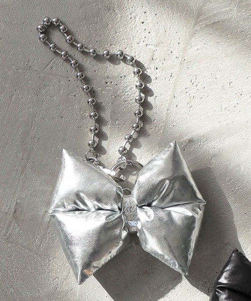 LOWRYS FARM(ローリーズファーム)の「BIGリボンパファーチャーム 127301(キーホルダー・レディース・ブラック/シルバー/ブラック系その他・FREE)」の3枚目の写真