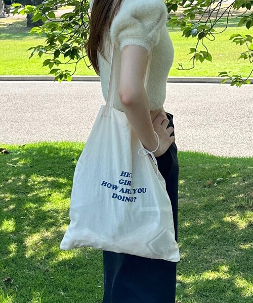 FOREVER 21(フォーエバー トゥエンティーワン)の「【2025SS】アソートロゴトート(トートバッグ・レディース・イエロー/ブルー/オフホワイト/ピンク/レッド/ダークブラウン/ネイビー/ブルー系その他/オレンジ/グリーン/アイボリー/ピンク系その他/ブルー系その他2/ライトピンク/カーキ/ホワイト・FREE)」の3枚目の写真