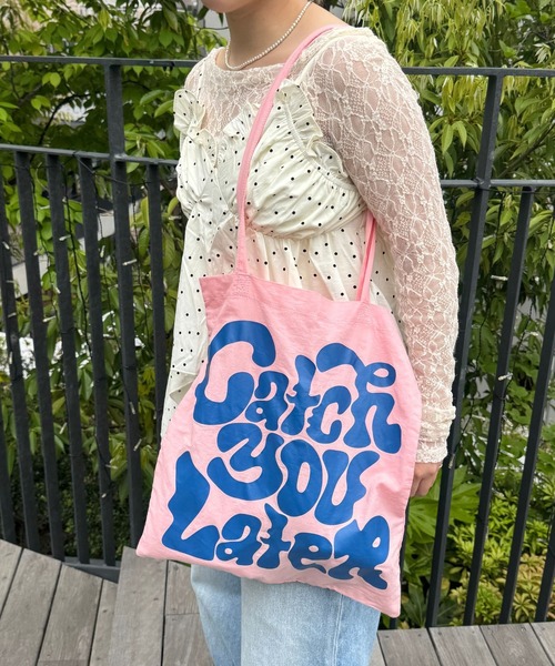 FOREVER 21(フォーエバー トゥエンティーワン)の「【2025SS】アソートロゴトート(トートバッグ・レディース・イエロー/ブルー/オフホワイト/ピンク/レッド/ダークブラウン/ネイビー/ブルー系その他/オレンジ/グリーン/アイボリー/ピンク系その他/ブルー系その他2/ライトピンク/カーキ/ホワイト・FREE)」の22枚目の写真