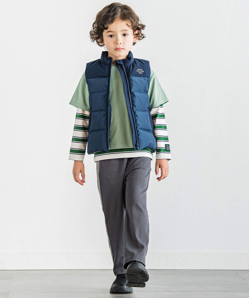 BeBe（ベベ）の「タフタ×ツイル切り替えハイネックダウンベスト(90~150cm)（ダウンベスト・キッズ・ネイビー/イエロー・110cm/100cm/120cm/90cm/150cm/130cm/140cm）」の3枚目の写真