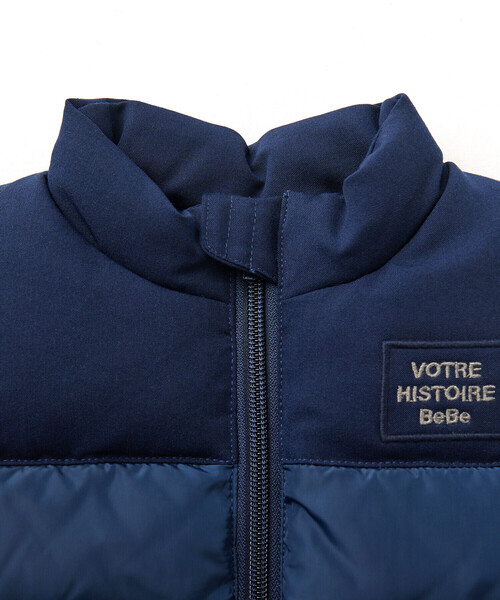 BeBe（ベベ）の「タフタ×ツイル切り替えハイネックダウンベスト(90~150cm)（ダウンベスト・キッズ・ネイビー/イエロー・110cm/100cm/120cm/90cm/150cm/130cm/140cm）」の8枚目の写真