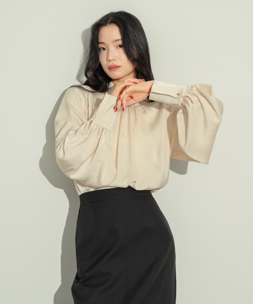 NEUNA(ヌナ)の「ワイドスリーブタックブラウス(シャツ/ブラウス・レディース・アイボリー/チャコールグレー・FREE)」の21枚目の写真