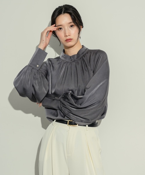 NEUNA(ヌナ)の「ワイドスリーブタックブラウス(シャツ/ブラウス・レディース・アイボリー/チャコールグレー・FREE)」の7枚目の写真