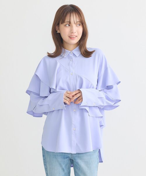 earth music&ecology(アースミュージックアンドエコロジー)の「アシメラッフルシャツ(シャツ/ブラウス・レディース・ブラック/サックスブルー/オフホワイト・FREE)」の4枚目の写真