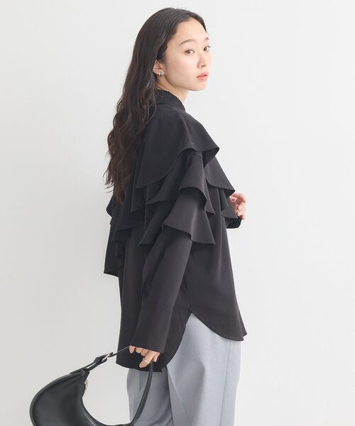 earth music&ecology(アースミュージックアンドエコロジー)の「アシメラッフルシャツ(シャツ/ブラウス・レディース・ブラック/サックスブルー/オフホワイト・FREE)」の16枚目の写真