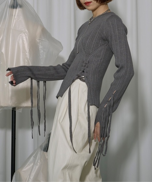 Ezick(エジック)の「Too ribbon レースアップリブニット(ニット/セーター・レディース・アイボリー/ブラック/グレー・FREE)」の2枚目の写真