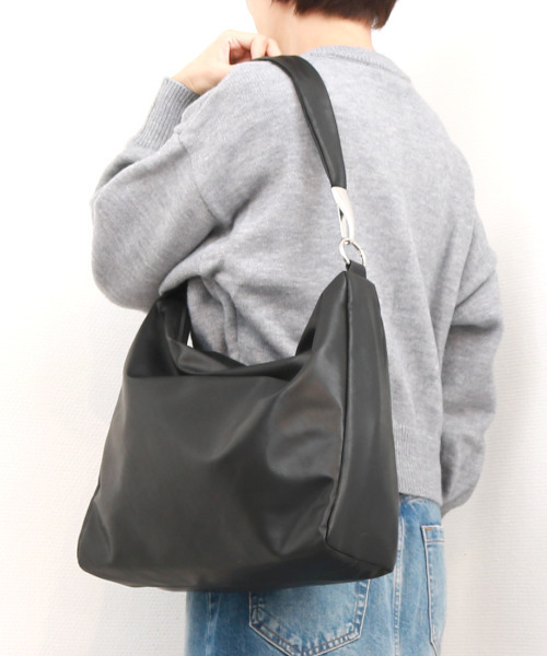cache cache(カシュ カシュ)の「カシュカシュ cachecache / ソフト合皮スクエアホーボーショルダーバッグ(ショルダーバッグ・レディース・ブラック/アイボリー/ベージュ系その他・FREE)」の3枚目の写真