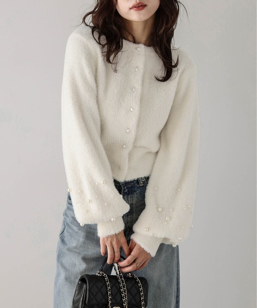 AMELY(エミリー)の「2wayパール袖ニットカーディガン(ニット/セーター・レディース・アイボリー/ブラック/グレー・フリー)」の6枚目の写真