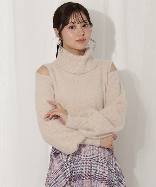 WILLSELECTION（ウィルセレクション）の「ショルダースリットオフタートルフェザーニット（ニット/セーター・レディース・ブラック/オフホワイト/ベージュ/ピンク・FREE）」の3枚目の写真