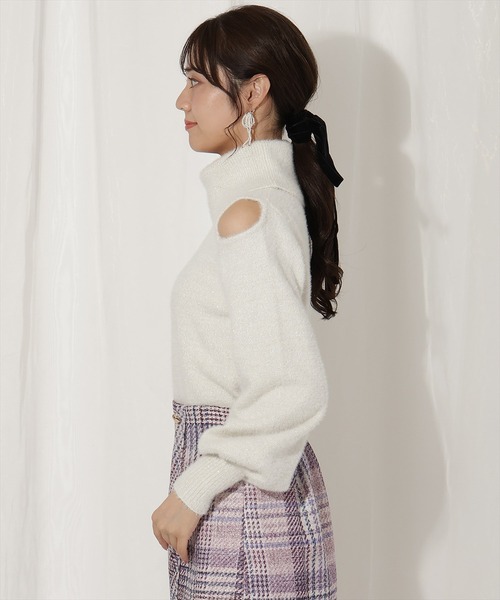 WILLSELECTION（ウィルセレクション）の「ショルダースリットオフタートルフェザーニット（ニット/セーター・レディース・ブラック/オフホワイト/ベージュ/ピンク・FREE）」の6枚目の写真