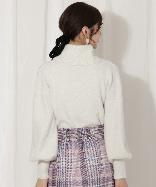 WILLSELECTION（ウィルセレクション）の「ショルダースリットオフタートルフェザーニット（ニット/セーター・レディース・ブラック/オフホワイト/ベージュ/ピンク・FREE）」の7枚目の写真