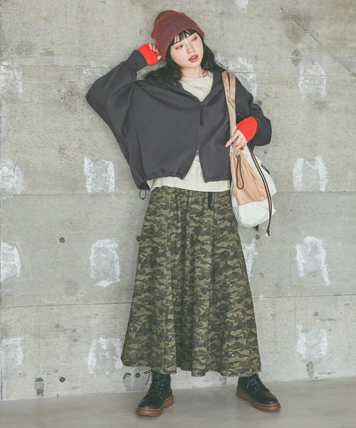 niko and...（ニコアンド）の「ベルトフレアスカート（スカート・レディース・ライトグリーン/クリーム/ライトグレー/インディゴブルー/チャコール/グレー系その他/グレー/ブラック/アニマル/ライトインディゴブルー/サックスブルー/ネイビー/ベージュ/サンドグレー・MEDIUM/LARGE）」の15枚目の写真