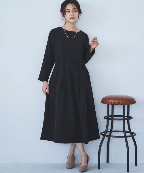 mil(ミル)の「【150㎝前後の小柄さんサイズ】Aライン ウエストタックワンピース(ワンピース・レディース・ライトベージュ/グレイッシュベージュ/ブラック・S/XS)」の2枚目の写真