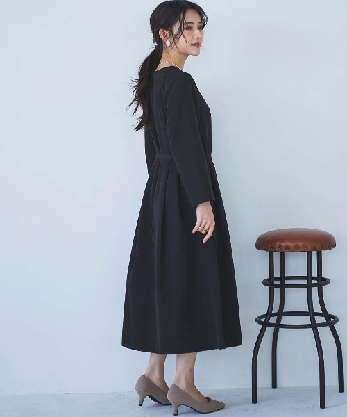 mil(ミル)の「【150㎝前後の小柄さんサイズ】Aライン ウエストタックワンピース(ワンピース・レディース・ライトベージュ/グレイッシュベージュ/ブラック・S/XS)」の5枚目の写真