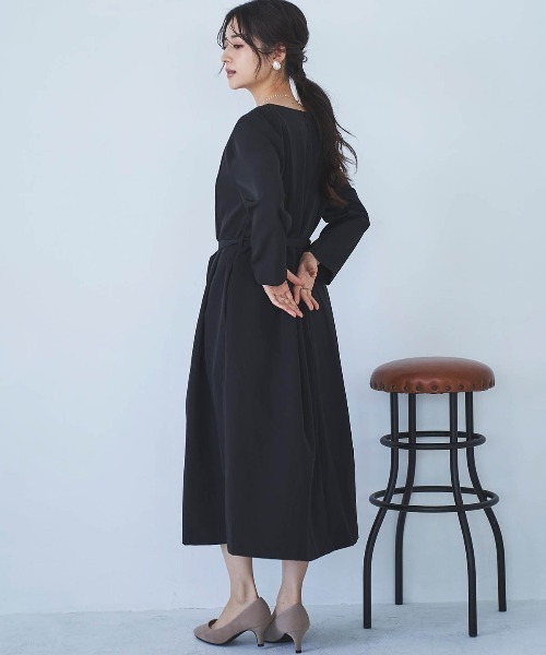 mil(ミル)の「【150㎝前後の小柄さんサイズ】Aライン ウエストタックワンピース(ワンピース・レディース・ライトベージュ/グレイッシュベージュ/ブラック・S/XS)」の6枚目の写真