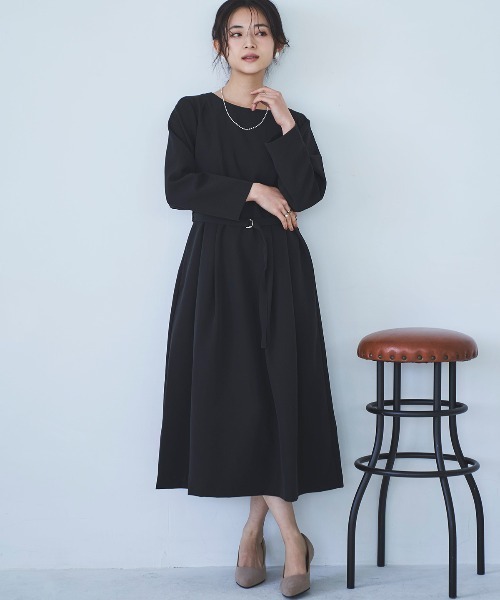 mil(ミル)の「【150㎝前後の小柄さんサイズ】Aライン ウエストタックワンピース(ワンピース・レディース・ライトベージュ/グレイッシュベージュ/ブラック・S/XS)」の4枚目の写真