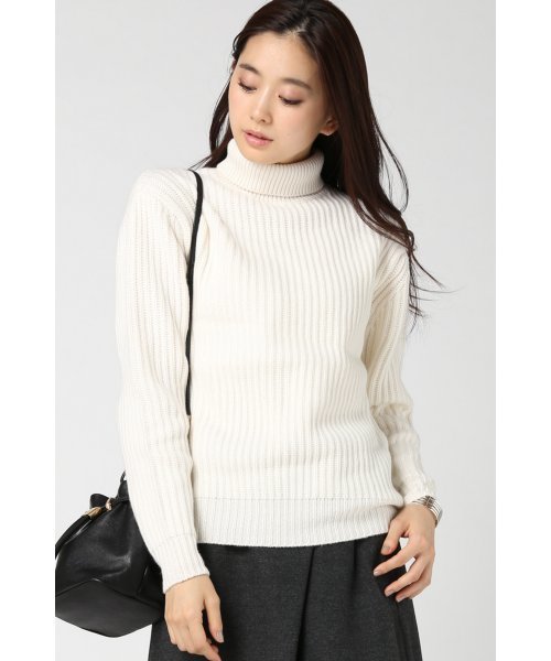 IENA（イエナ）の「CASHMERE リブタートルニットプルオーバー◆（ニット/セーター・レディース・ホワイト/ブラウン/バーガンディー/チャコールグレー・FREE）」の5枚目の写真