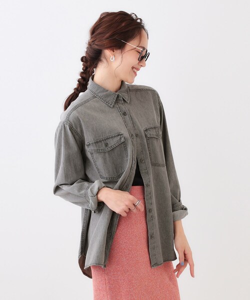 SHOO・LA・RUE(シューラルー)の「【洗える/S-LL】大人のこなれコーデに やわらかデニムシャツ(シャツ/ブラウス・レディース・ブルー/チャコールグレー/ネイビー・02/01/04/03)」の5枚目の写真