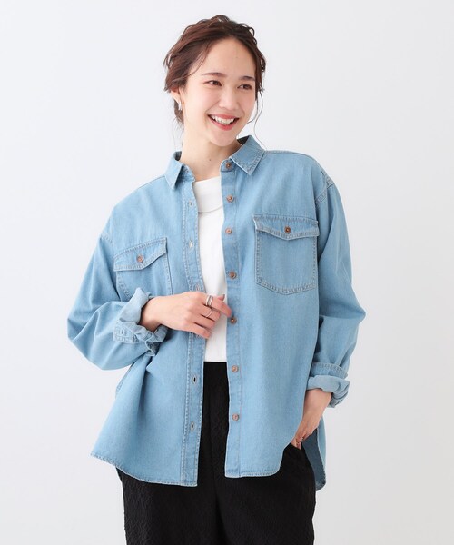 SHOO・LA・RUE(シューラルー)の「【洗える/S-LL】大人のこなれコーデに やわらかデニムシャツ(シャツ/ブラウス・レディース・ブルー/チャコールグレー/ネイビー・02/01/04/03)」の8枚目の写真