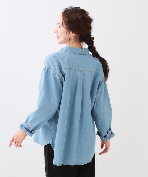 SHOO・LA・RUE(シューラルー)の「【洗える/S-LL】大人のこなれコーデに やわらかデニムシャツ(シャツ/ブラウス・レディース・ブルー/チャコールグレー/ネイビー・02/01/04/03)」の9枚目の写真