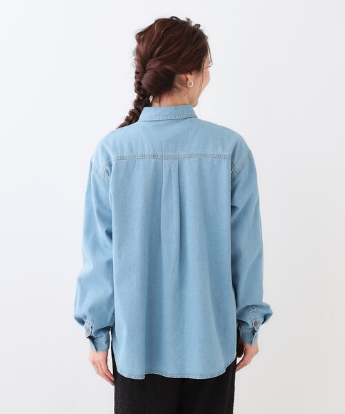 SHOO・LA・RUE(シューラルー)の「【洗える/S-LL】大人のこなれコーデに やわらかデニムシャツ(シャツ/ブラウス・レディース・ブルー/チャコールグレー/ネイビー・02/01/04/03)」の18枚目の写真