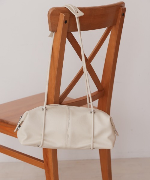 Bab（バブ）の「メタリックオーバルボストンバッグ / ペットボトル収納可能（ボストンバッグ・レディース・オフホワイト/ベージュ/ピンク/ブラック・ONESIZE）」の5枚目の写真