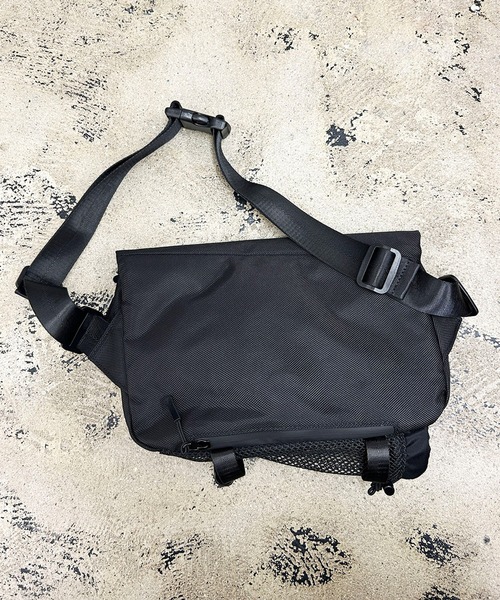 NoiR/ノアール（ノアール）の「Hexa shoulder bag / ヘキサ ショルダーバッグ（ショルダーバッグ・メンズ・ブラック系その他/ブラック・FREE）」の4枚目の写真