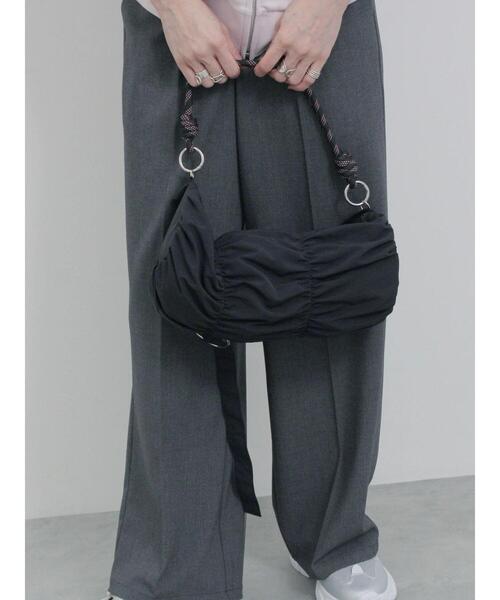 Samansa Mos2 blue（サマンサモスモスブルー）の「シャーリングミニドラムバッグ（ハンドバッグ・レディース・ベージュ/イエロー/ブラック・F）」の5枚目の写真