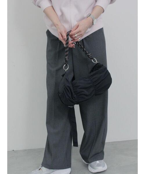 Samansa Mos2 blue（サマンサモスモスブルー）の「シャーリングミニドラムバッグ（ハンドバッグ・レディース・ベージュ/イエロー/ブラック・F）」の6枚目の写真