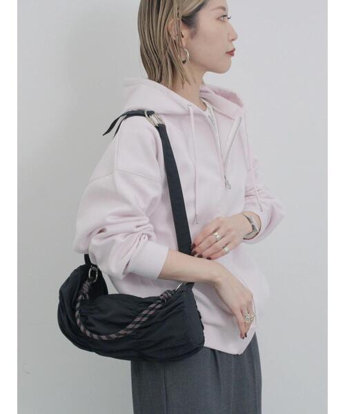 Samansa Mos2 blue（サマンサモスモスブルー）の「シャーリングミニドラムバッグ（ハンドバッグ・レディース・ベージュ/イエロー/ブラック・F）」の7枚目の写真