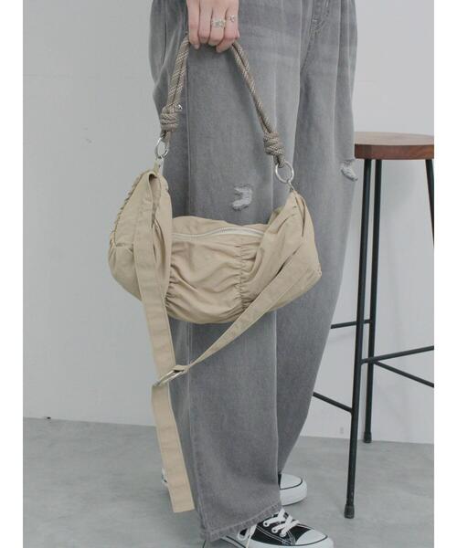 Samansa Mos2 blue（サマンサモスモスブルー）の「シャーリングミニドラムバッグ（ハンドバッグ・レディース・ベージュ/イエロー/ブラック・F）」の10枚目の写真