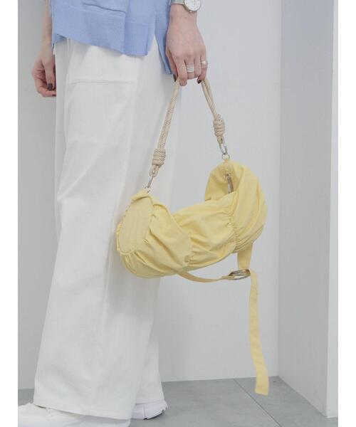 Samansa Mos2 blue（サマンサモスモスブルー）の「シャーリングミニドラムバッグ（ハンドバッグ・レディース・ベージュ/イエロー/ブラック・F）」の17枚目の写真