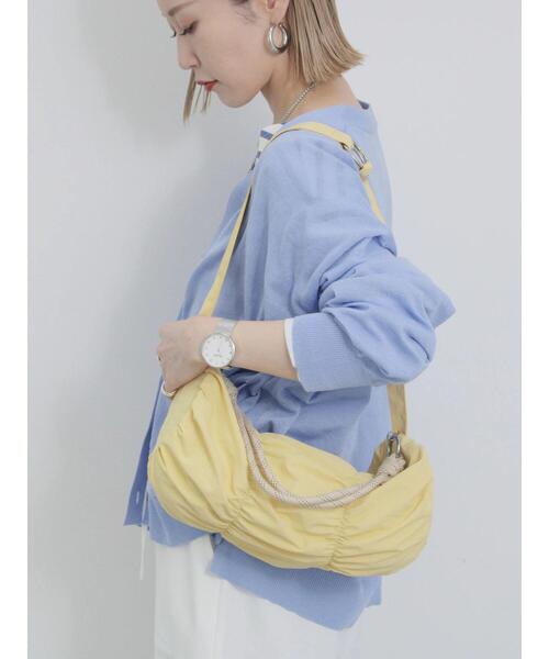 Samansa Mos2 blue（サマンサモスモスブルー）の「シャーリングミニドラムバッグ（ハンドバッグ・レディース・ベージュ/イエロー/ブラック・F）」の18枚目の写真