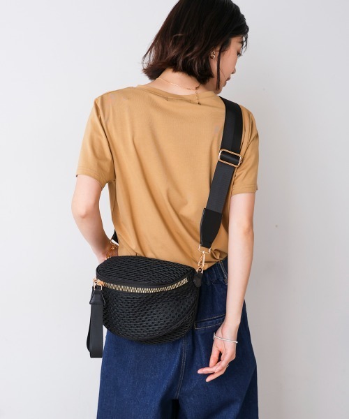 Bou Jeloud（ブージュルード）の「ドットメッシュボディバッグ