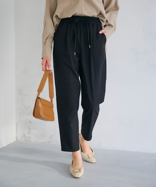 CROSS FUNCTION（クロスファンクション）の「《吸水速乾》エブ楽 きれいめイージーパンツ【CF/クロスファンクション】（その他パンツ・レディース・ライトピンク/アイボリー/カーキ/ネイビー/ベージュ/ブラック/オリーブ/ライトベージュ/サックスブルー・LL/L/M）」の3枚目の写真