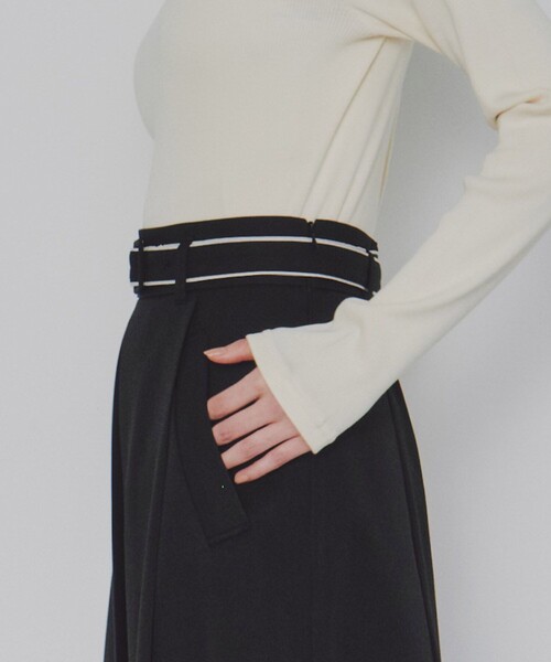 UNITED TOKYO（ユナイテッドトウキョウ）の「【残りわずか！】センタープリーツフレアスカート｜セットアップ可/ウォッシャブル/防シワ/春服（スカート・レディース・グレー/ブラック・1/2）」の14枚目の写真