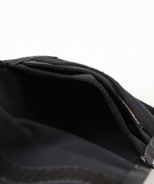 Gramicci（グラミチ）の「【63】【GRAMICCI(グラミチ) 】CORDURA NECK POUCH（ショルダーバッグ・メンズ・ブラック/オリーブ・FREE）」の9枚目の写真