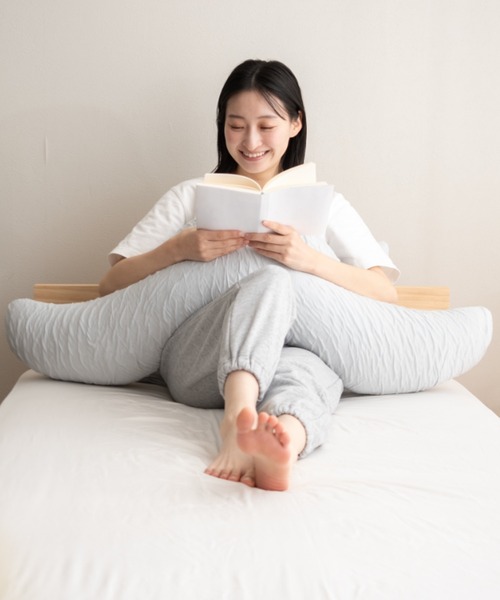 EMOOR(エムール)の「Melty Body Pillow (メルティボディピロー)(クッション/クッションカバー・レディース・グレー・FREE)」の9枚目の写真