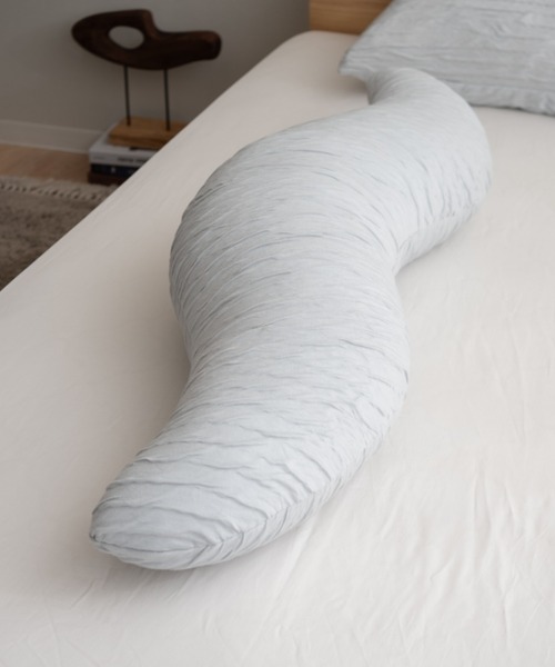 EMOOR(エムール)の「Melty Body Pillow (メルティボディピロー)(クッション/クッションカバー・レディース・グレー・FREE)」の3枚目の写真