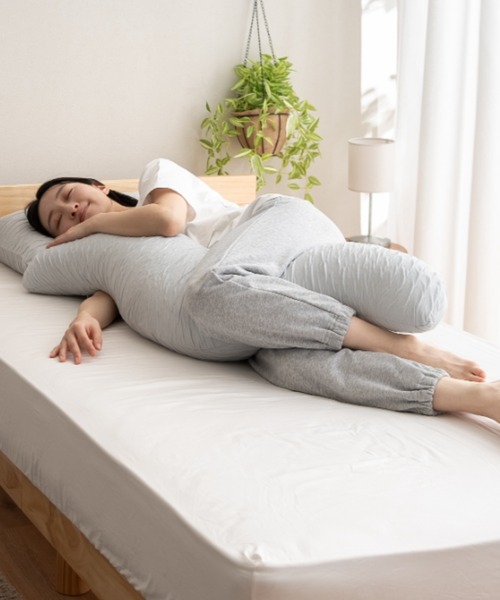 EMOOR(エムール)の「Melty Body Pillow (メルティボディピロー)(クッション/クッションカバー・レディース・グレー・FREE)」の7枚目の写真