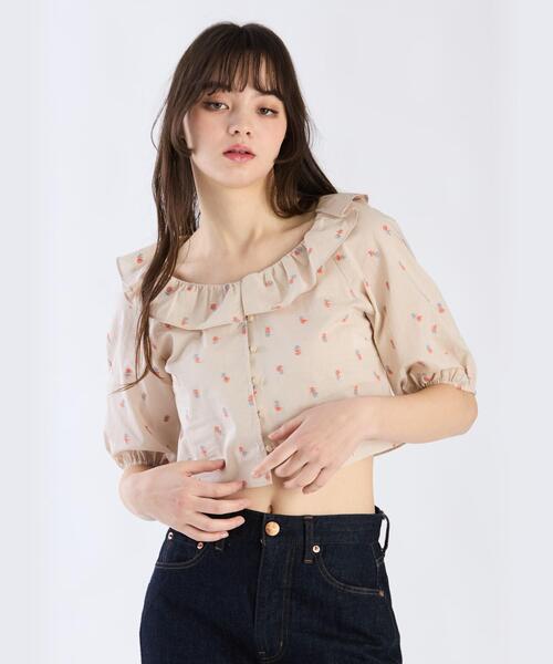 To b. by agnes b.(トゥービーバイアニエスベー)の「フラワーエンブロイダリーブラウス(シャツ/ブラウス・レディース・ベージュ・36/38/40)」の1枚目の写真