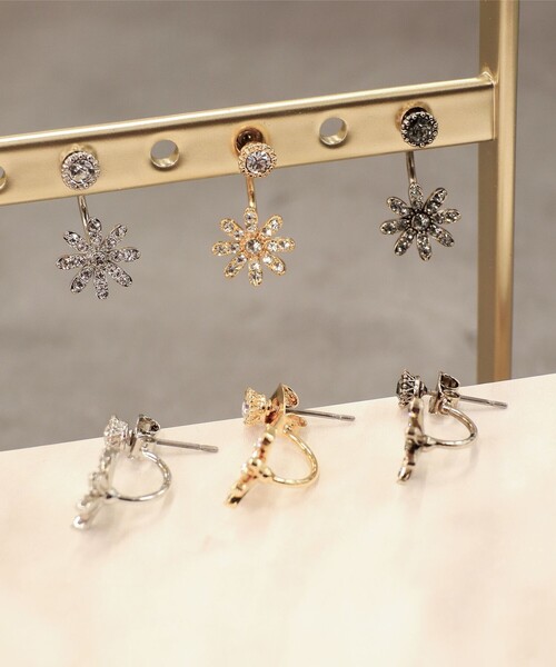 Tiaclasse(ティアクラッセ)の「【金属アレルギー対応】フラワーキャッチピアス(ピアス(両耳用)・レディース・シルバー/ブラック/ゴールド・FREE)」の18枚目の写真