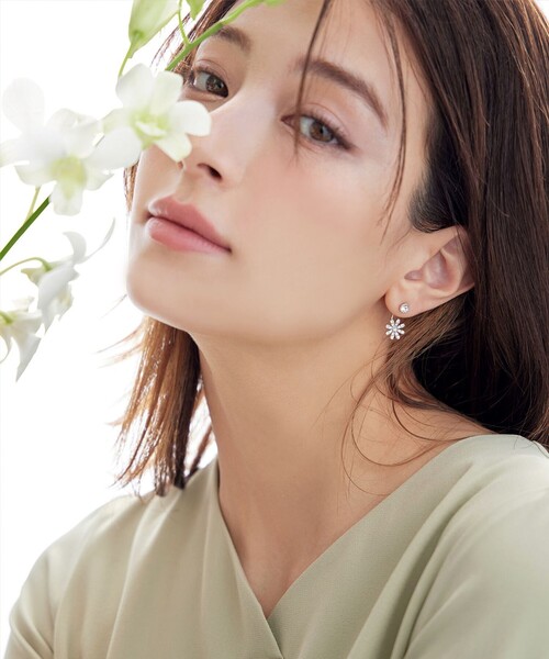 Tiaclasse(ティアクラッセ)の「【金属アレルギー対応】フラワーキャッチピアス(ピアス(両耳用)・レディース・シルバー/ブラック/ゴールド・FREE)」の12枚目の写真