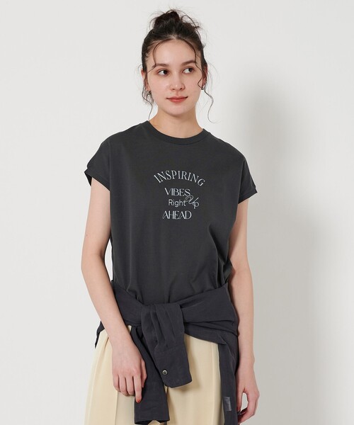 BEAUTY&YOUTH UNITED ARROWS(ビューティーアンドユースユナイテッドアローズ)の「コットン ロゴプリント フレンチスリーブ Tシャツ(Tシャツ/カットソー・レディース・ナチュラル/オフホワイト/ダークグレー/ライトピンク・FREE)」の2枚目の写真