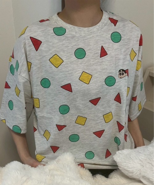 ALWAYS GOOD TIME（オルウェイズグッドタイム）の「【クレヨンしんちゃん】天竺 総柄/刺繍/発砲プリント WIDEシルエット半袖Ｔシャツ（Tシャツ/カットソー・レディース・ブルー系/ミント/オートミール/クリーム/ベージュ/レッド/スミクロ/アクア・M/L）」の5枚目の写真