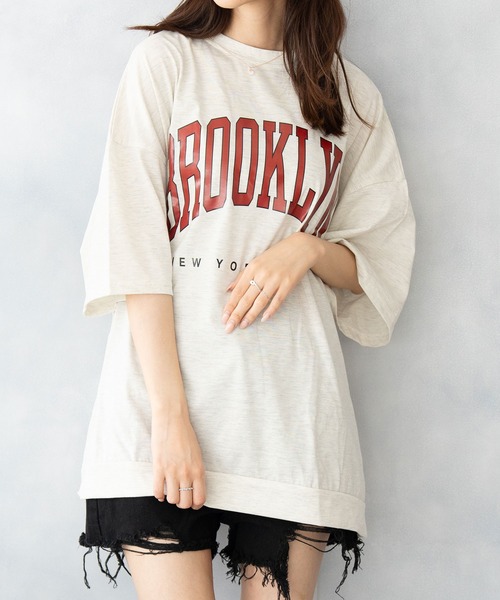 NinaetLina(ニナエリナ)の「BROOKLYNプリントオーバーTシャツ(Tシャツ/カットソー・レディース・グレー/ブラック/ネイビー/アイボリー・FREE)」の2枚目の写真