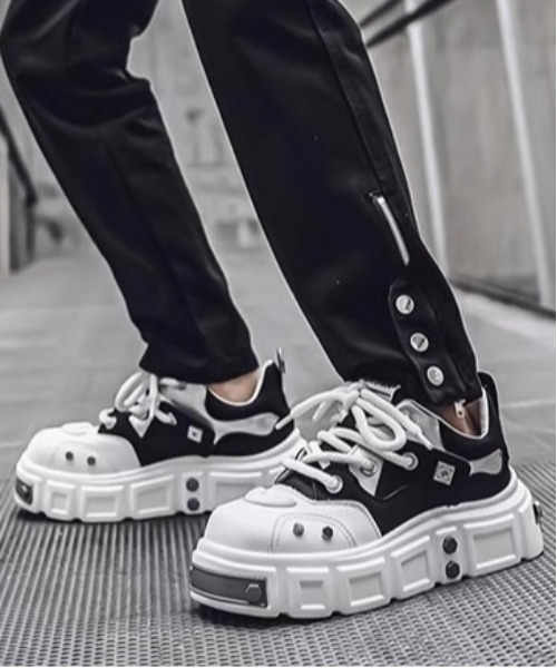 KOM/ドットケーオーエム』ブロックソール厚底スニーカー【Y