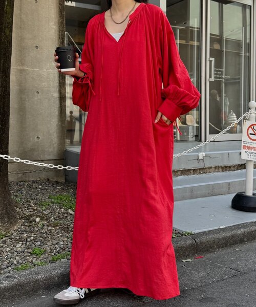 CIAOPANIC TYPY（チャオパニックティピー）の「【きくちゃん企画】リネンレーヨンボリュームスリーブワンピース（ワンピース・レディース・チャコールグレー/レッド/ベージュ・ONE SIZE）」の4枚目の写真